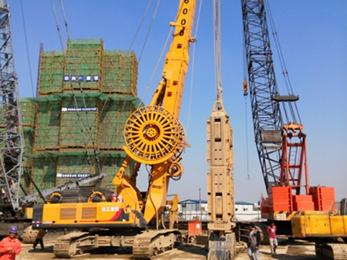 徐工XG600D連(lian)續牆抓(zhua)鬥上海(hai)灘秀大(da)鍋重器(qi)風采