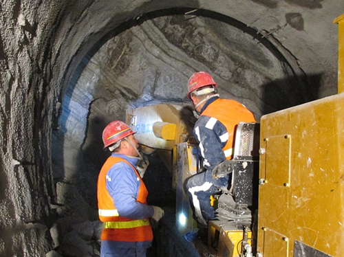 十餘(yu)台徐(xu)工掘(jue)進機(ji)貴陽(yang)地鐵(tie)展風(feng)采