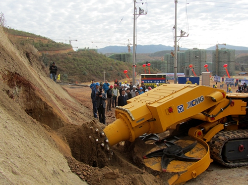 掘進(jin)機在(zai)雲南(nan)施工(gong)