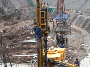 錨(mao)杆鑽施工(gong)1